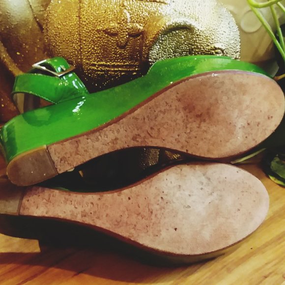 Kate Spade Apple Green 🍏 Strappy Wedges size 7EUC - Picture 4 of 4